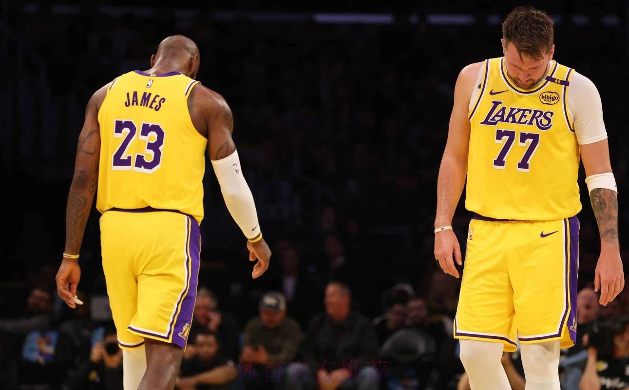 斯马特脑后长眼助攻艾顿空接上篮得手，湖人打出9-0打停猛龙